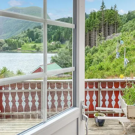 Casa vacanze 2 Bedroom Awesome In Selje Stokke (Sogn og Fjordane)
