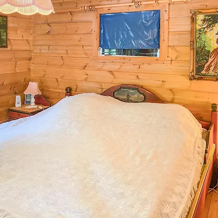 2 Bedroom Awesome In Selje Stokke (Sogn og Fjordane)